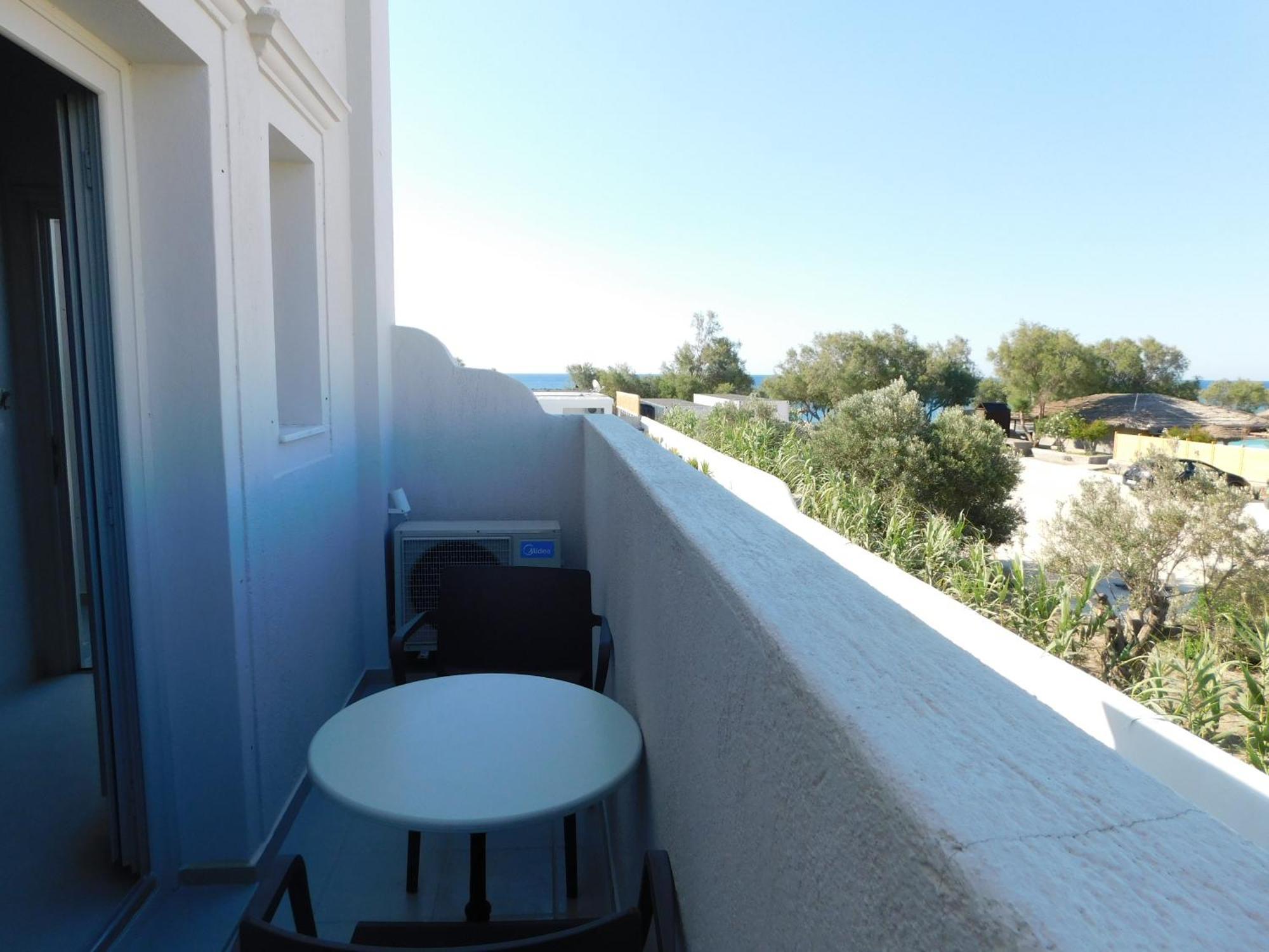 Happy Fish Rooms- Beachfront Perissa  Exterior foto
