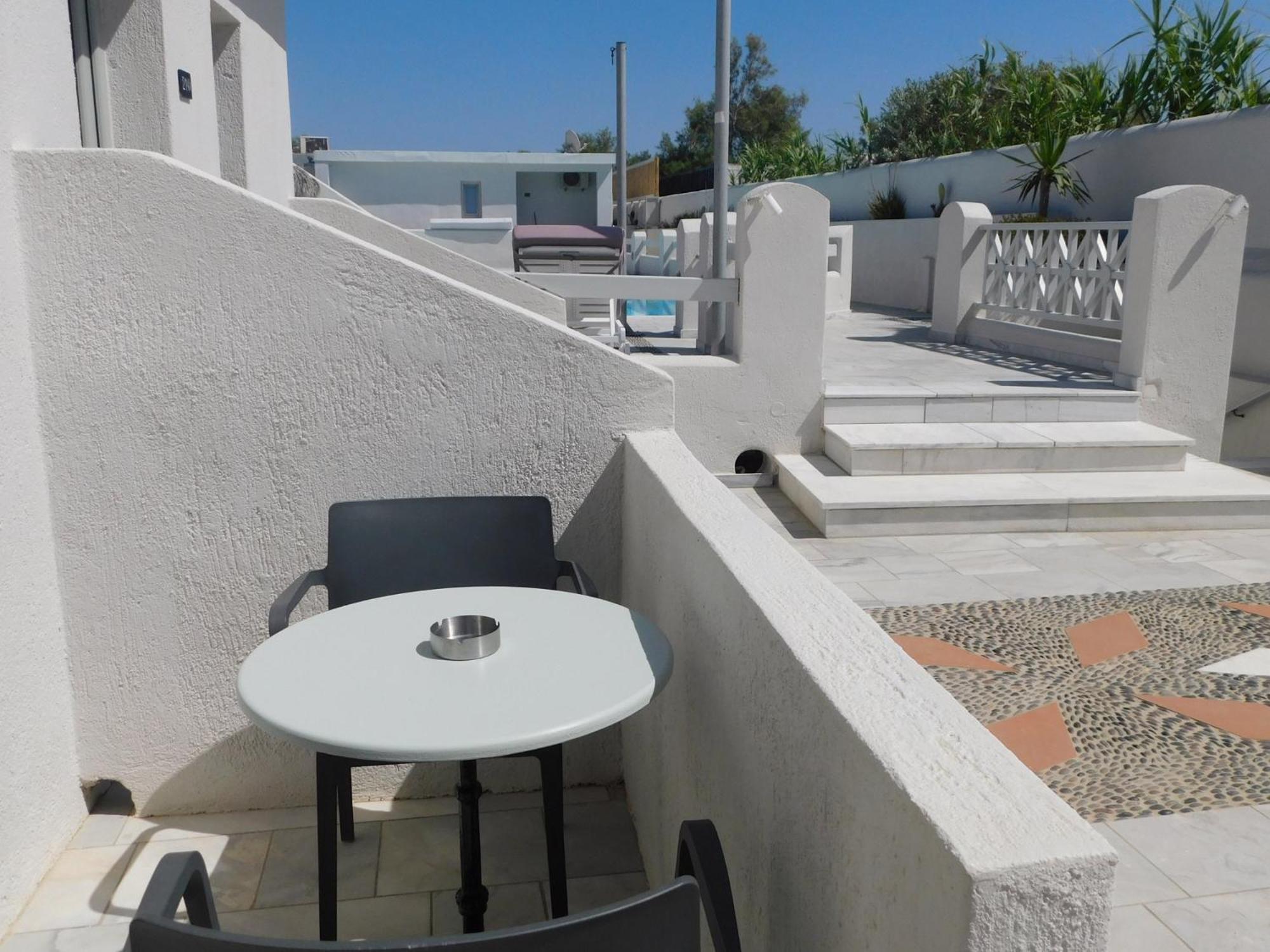 Happy Fish Rooms- Beachfront Perissa  Exterior foto