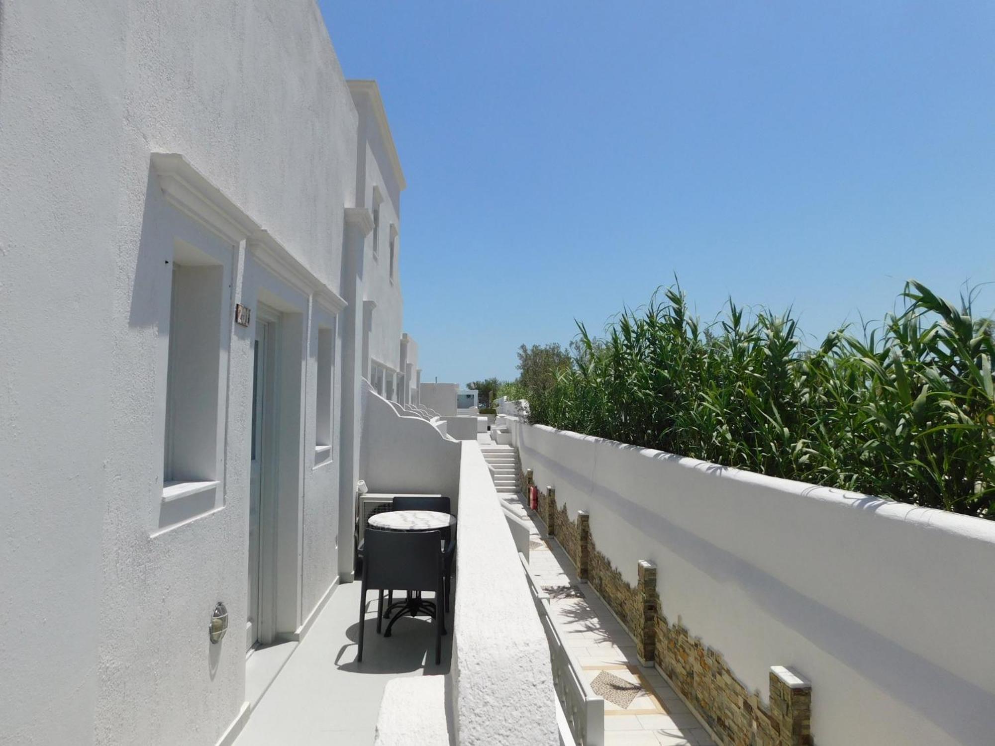 Happy Fish Rooms- Beachfront Perissa  Exterior foto